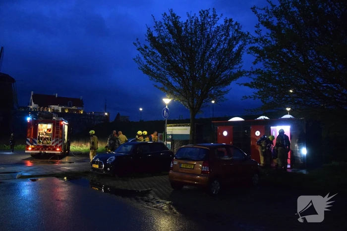 Flinke inzet voor smeulbrand op openbaar toilet