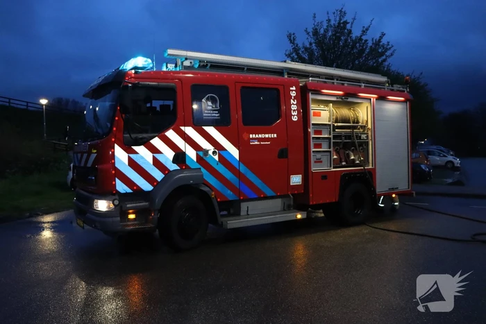 Flinke inzet voor smeulbrand op openbaar toilet