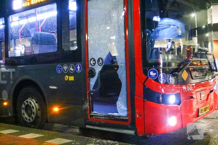 Personenauto in botsing met lijnbus