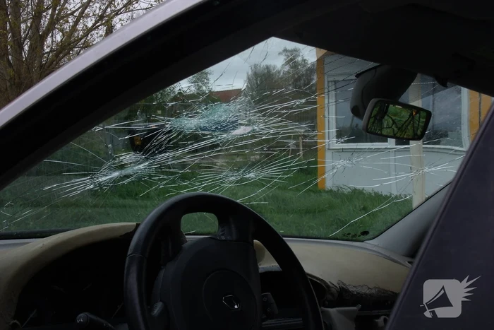 Auto flink beschadigd aangetroffen