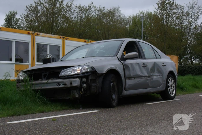 Auto flink beschadigd aangetroffen