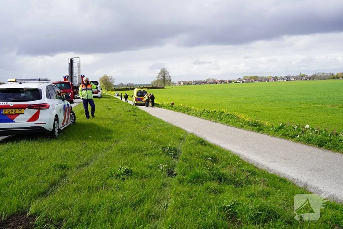 Automobilist raakt van de weg en belandt in sloot