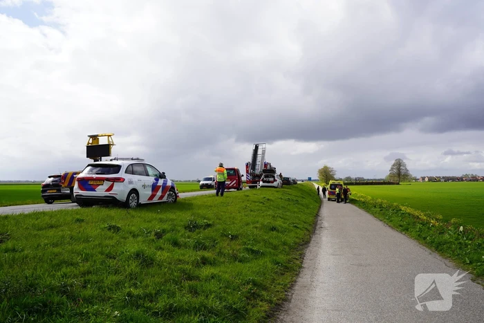 Automobilist raakt van de weg en belandt in sloot