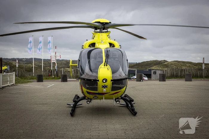 Traumahelikopter landt voor medische noodsituatie