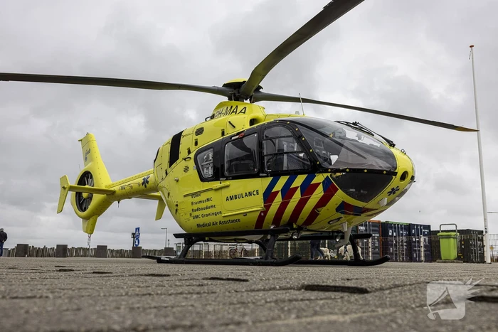 Traumahelikopter landt voor medische noodsituatie