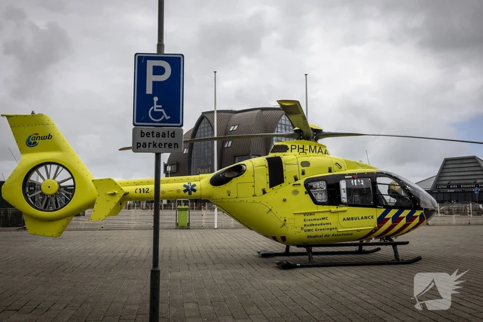 Traumahelikopter landt voor medische noodsituatie