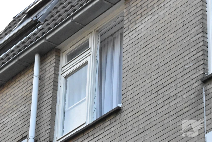 Ramen portiek en woningen er uit geblazen na explosie