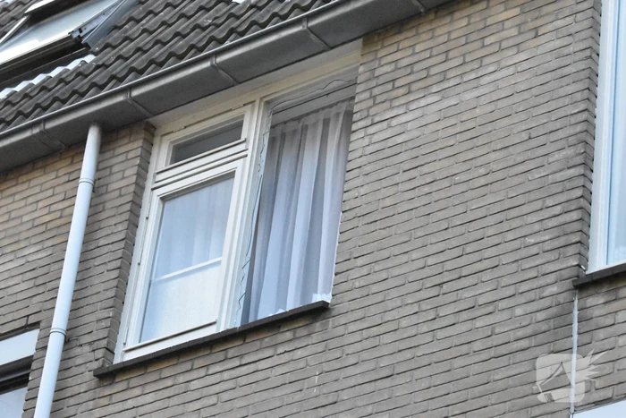 Ramen portiek en woningen er uit geblazen na explosie
