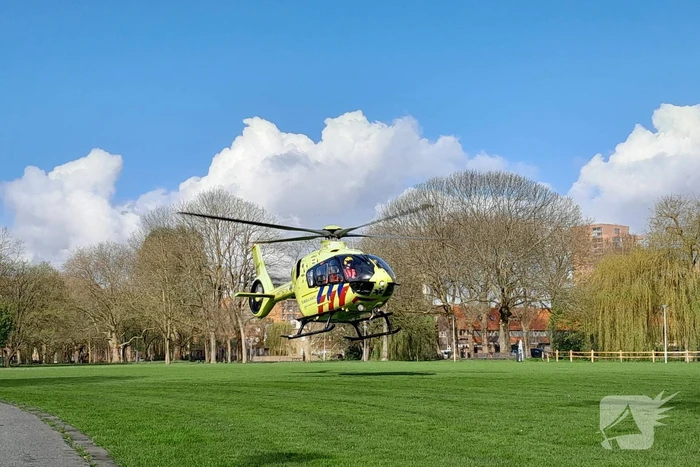 Traumaheli landt midden in woonwijk