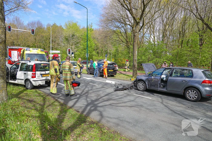 Drie personenwagens betrokken bij botsing