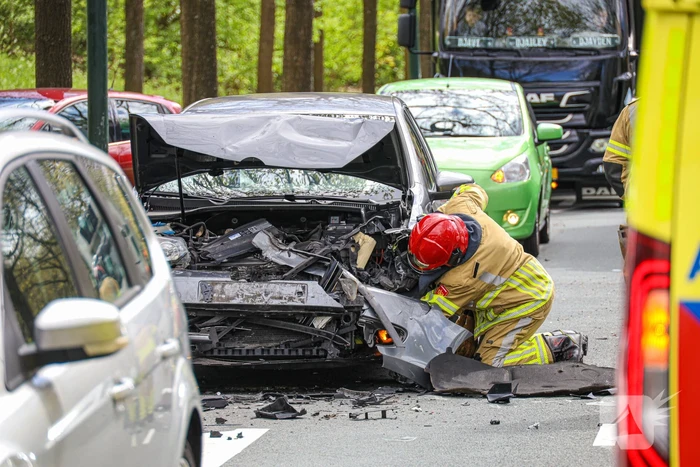 Drie personenwagens betrokken bij botsing