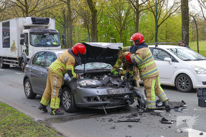 Drie personenwagens betrokken bij botsing