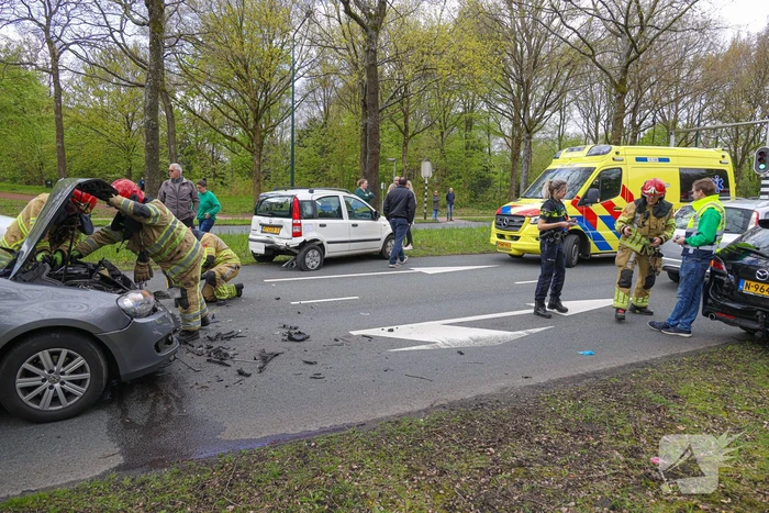 Drie personenwagens betrokken bij botsing