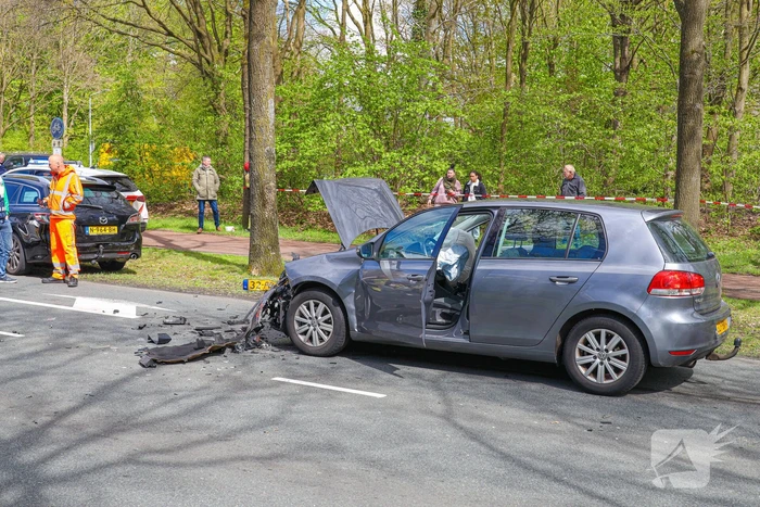 Drie personenwagens betrokken bij botsing