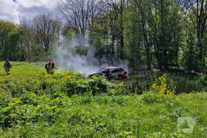 Auto verwoest door brand