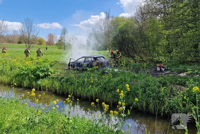 Auto verwoest door brand