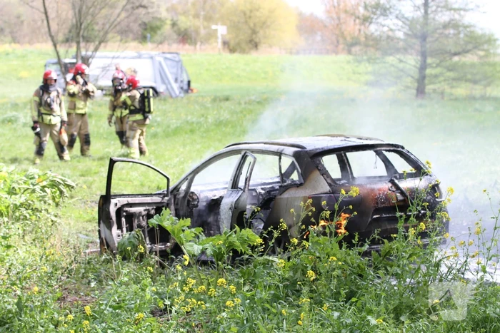 Auto verwoest door brand