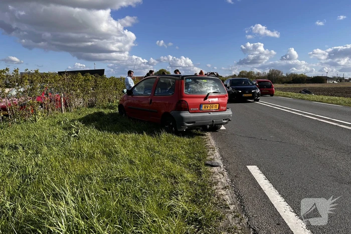 Auto belandt in sloot na ongeval