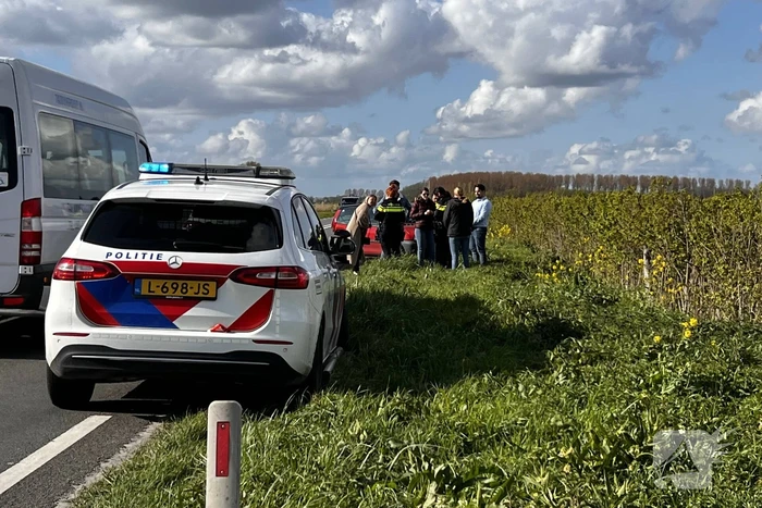 Auto belandt in sloot na ongeval