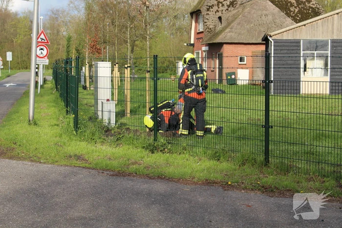 Brandweer onderzoekt hinderlijke lucht bij tuin
