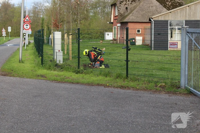Brandweer onderzoekt hinderlijke lucht bij tuin