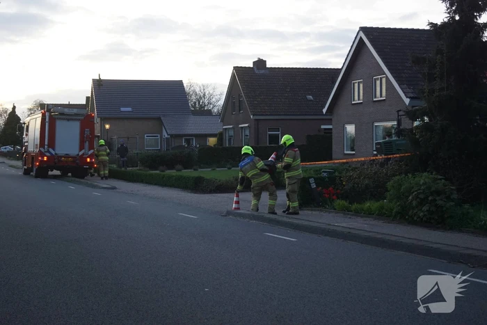 Brandweer verricht metingen bij gaslekkage