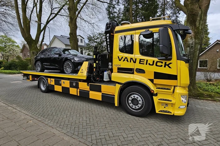 Meerdere onderdelen van voertuigen gestolen