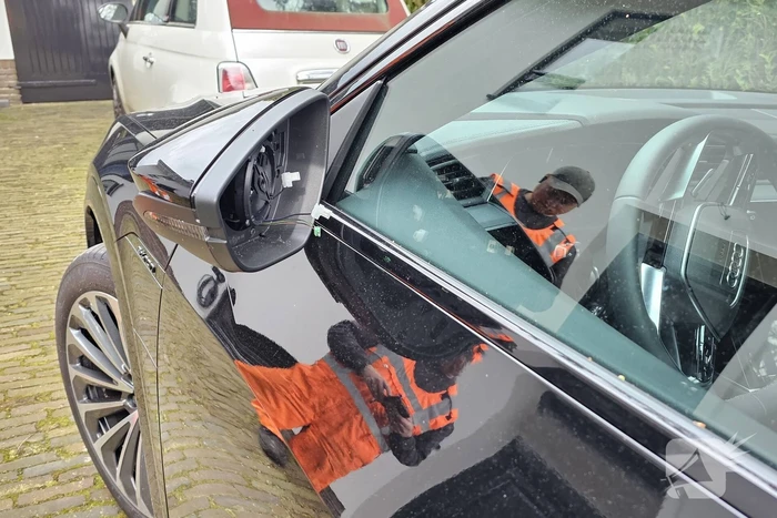 Meerdere onderdelen van voertuigen gestolen