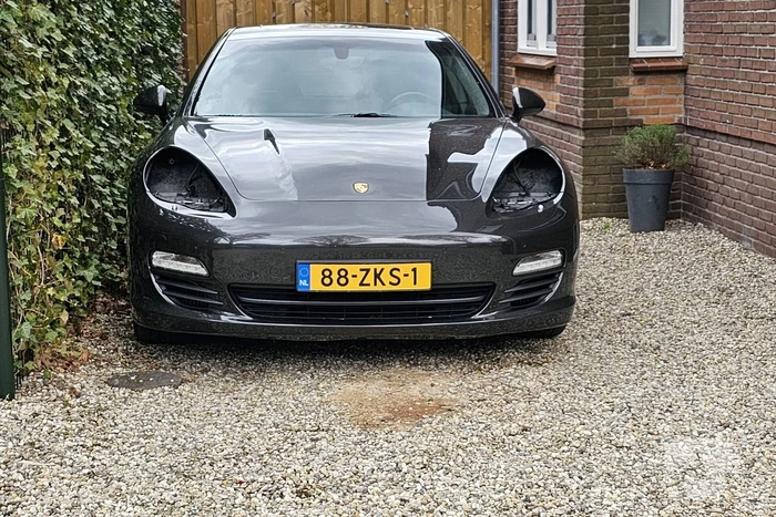 Meerdere onderdelen van voertuigen gestolen
