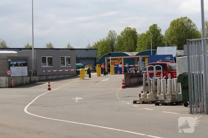 Opslag met accupakketten vliegt in brand