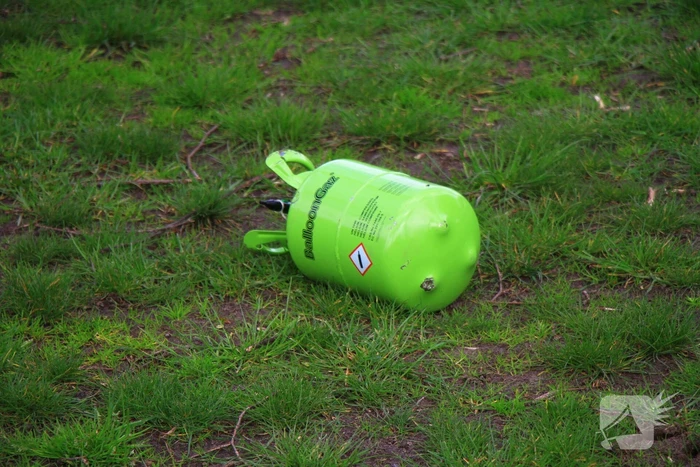 Heliumtank achtergelaten in speeltuin