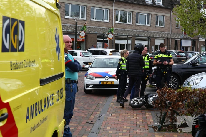 Scooterrijder gewond bij botsing met auto