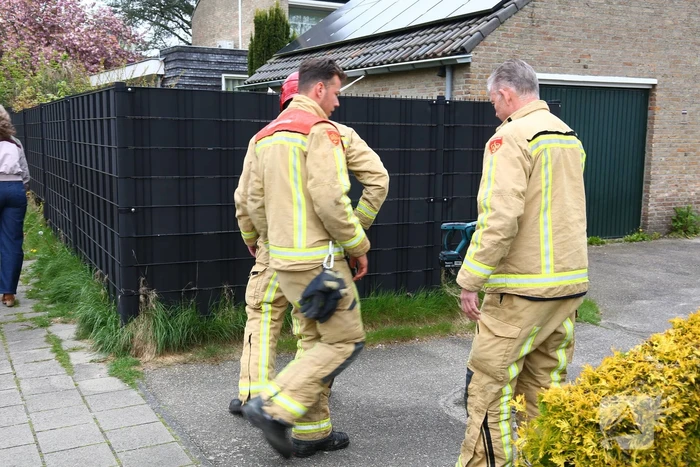 Kortsluiting zonnepanelen op dak van schuur zorgt voor brand