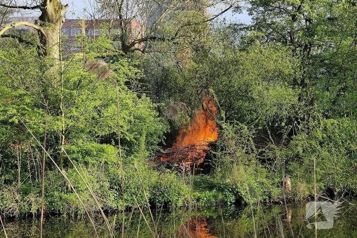Brandweer ingezet voor hevige buitenbrand