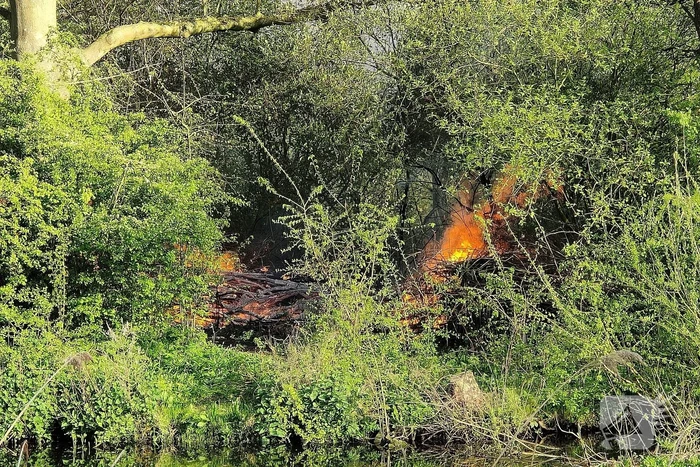 Brandweer ingezet voor hevige buitenbrand