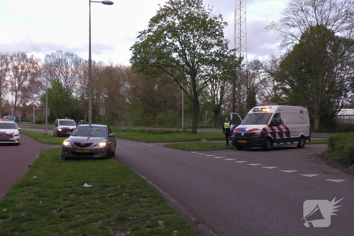 Fietser geschept door personenauto