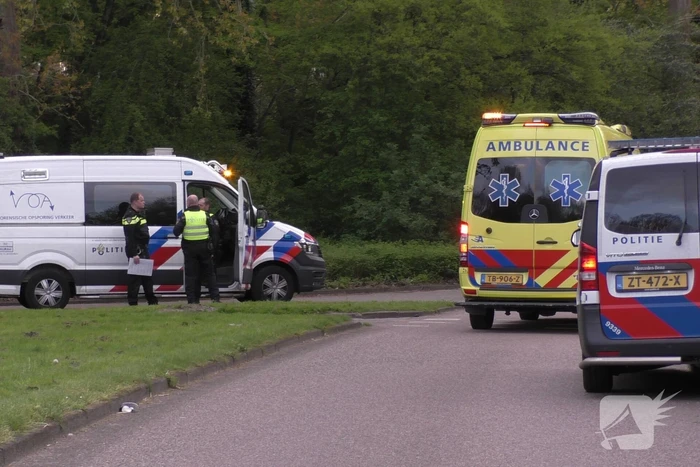 Fietser geschept door personenauto