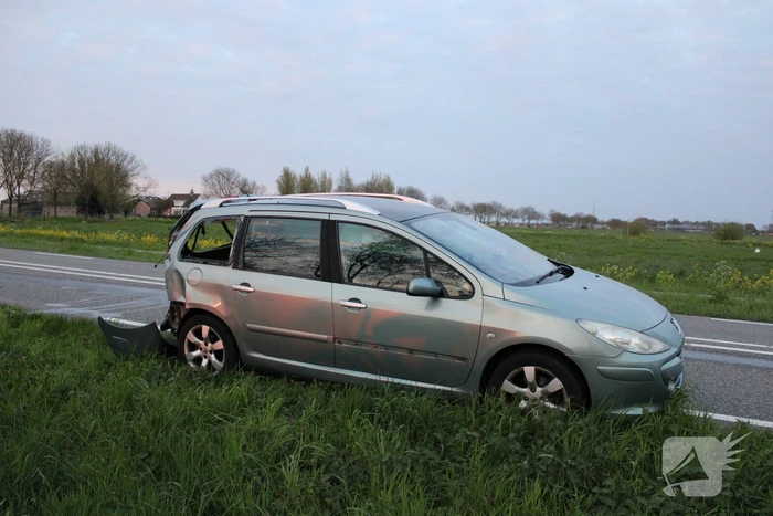 Auto uitgebrand na harde botsing