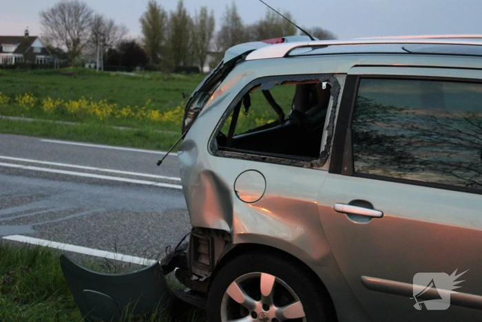 Auto uitgebrand na harde botsing
