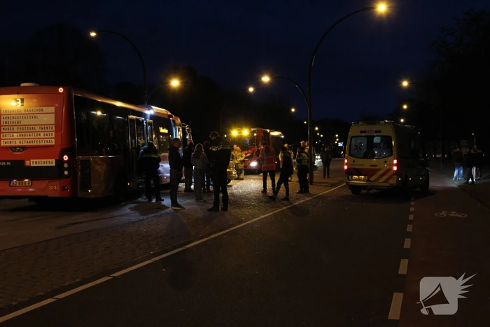 Frontale aanrijding tussen lijnbus en auto