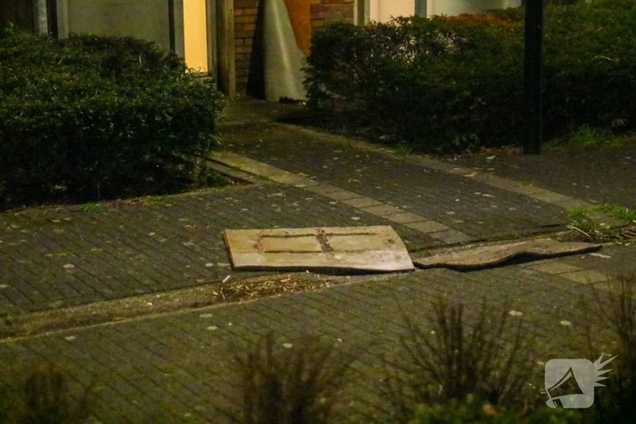 Explosief afgegaan bij voordeur woning