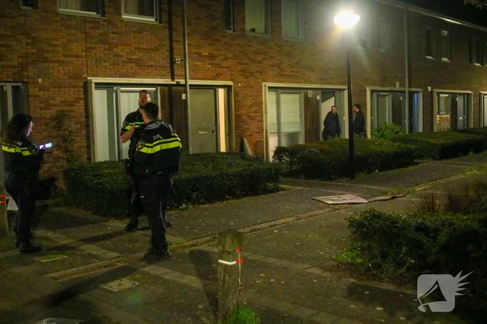 Explosief afgegaan bij voordeur woning