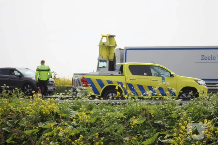Traumahelikopter landt op snelweg