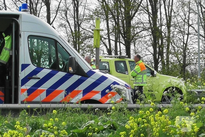 Traumahelikopter landt op snelweg