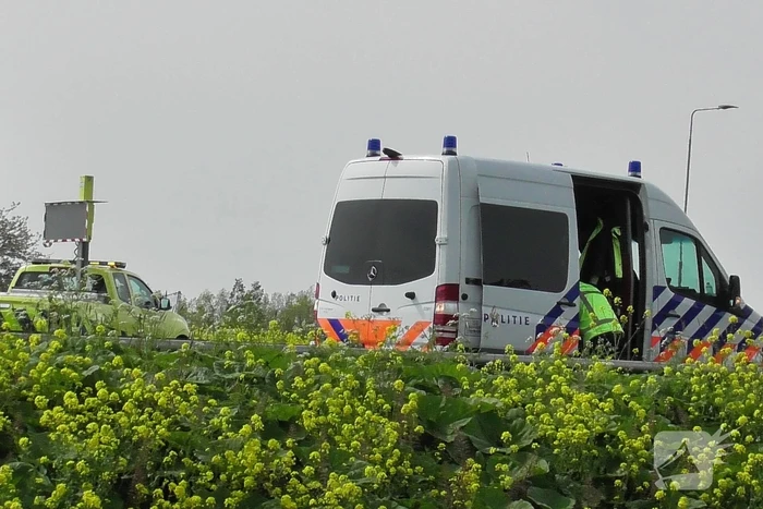 Traumahelikopter landt op snelweg