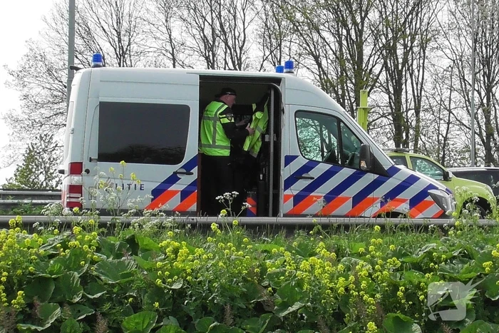 Traumahelikopter landt op snelweg