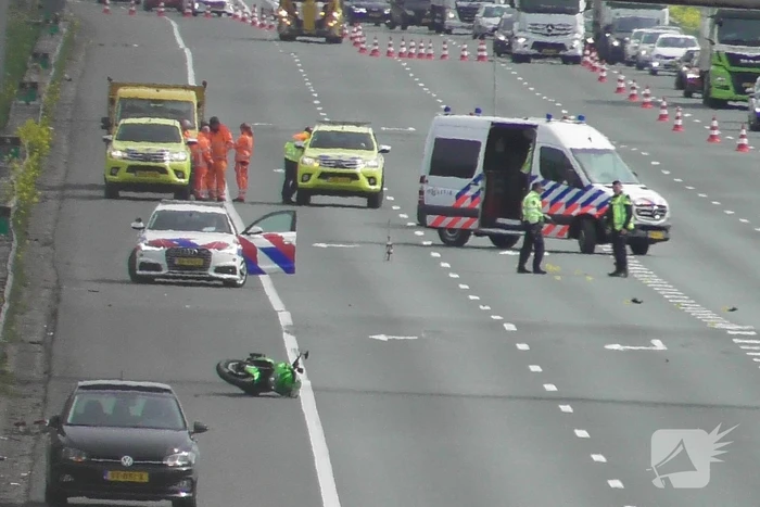 Traumahelikopter landt op snelweg