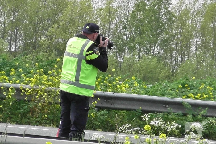 Traumahelikopter landt op snelweg