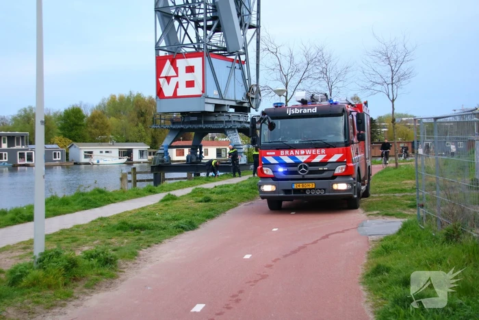 Traumahelikopter landt voor persoon te water