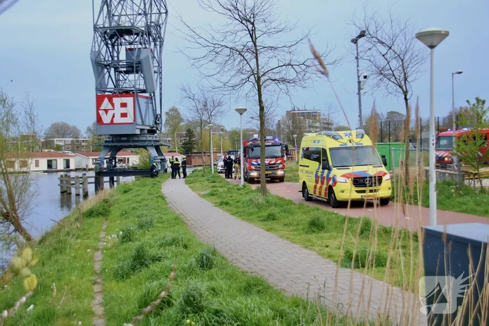Traumahelikopter landt voor persoon te water